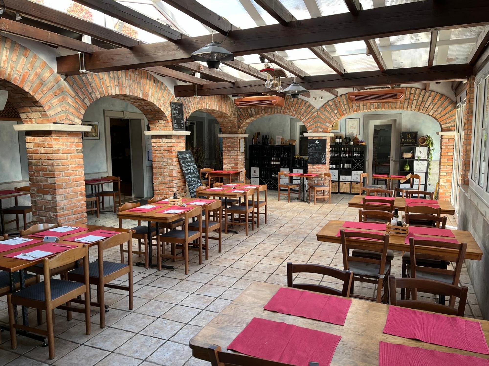 Razman Wine Rooms Gračišče エクステリア 写真